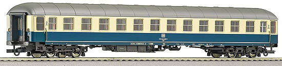 Passenger car 2nd class with Digitaly operating doors and interior lights<br /><a href='images/pictures/Roco/45878.jpg' target='_blank'>Full size image</a>